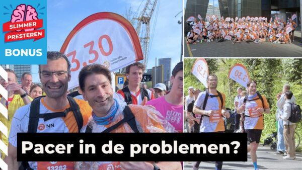 Gerrit Heijkoop met een pacer-vlag tijdens de Marathon Rotterdam 2026.